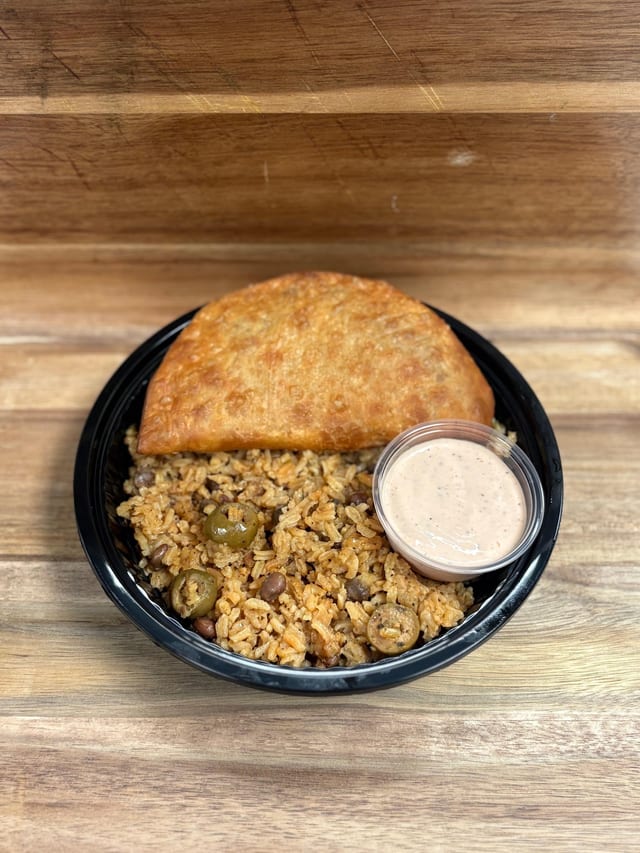 1 Pastelillo + 1 Side + 1 Sauce.